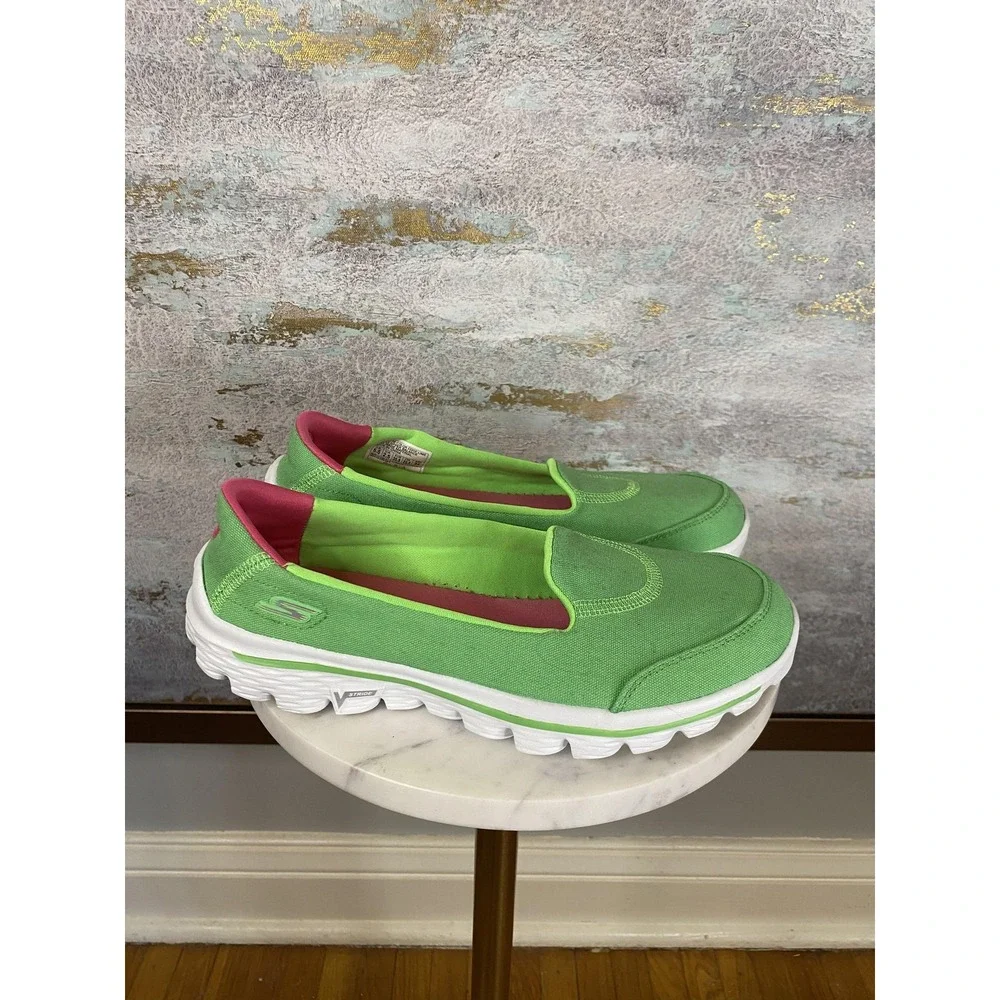 Skechers GOwalk 2 Shoes Womens Size 5.5 Green Slip On Walking Sneakers SN 13976